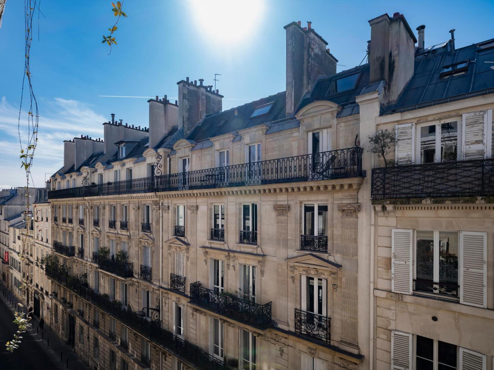 Center - Haussmann Elegant